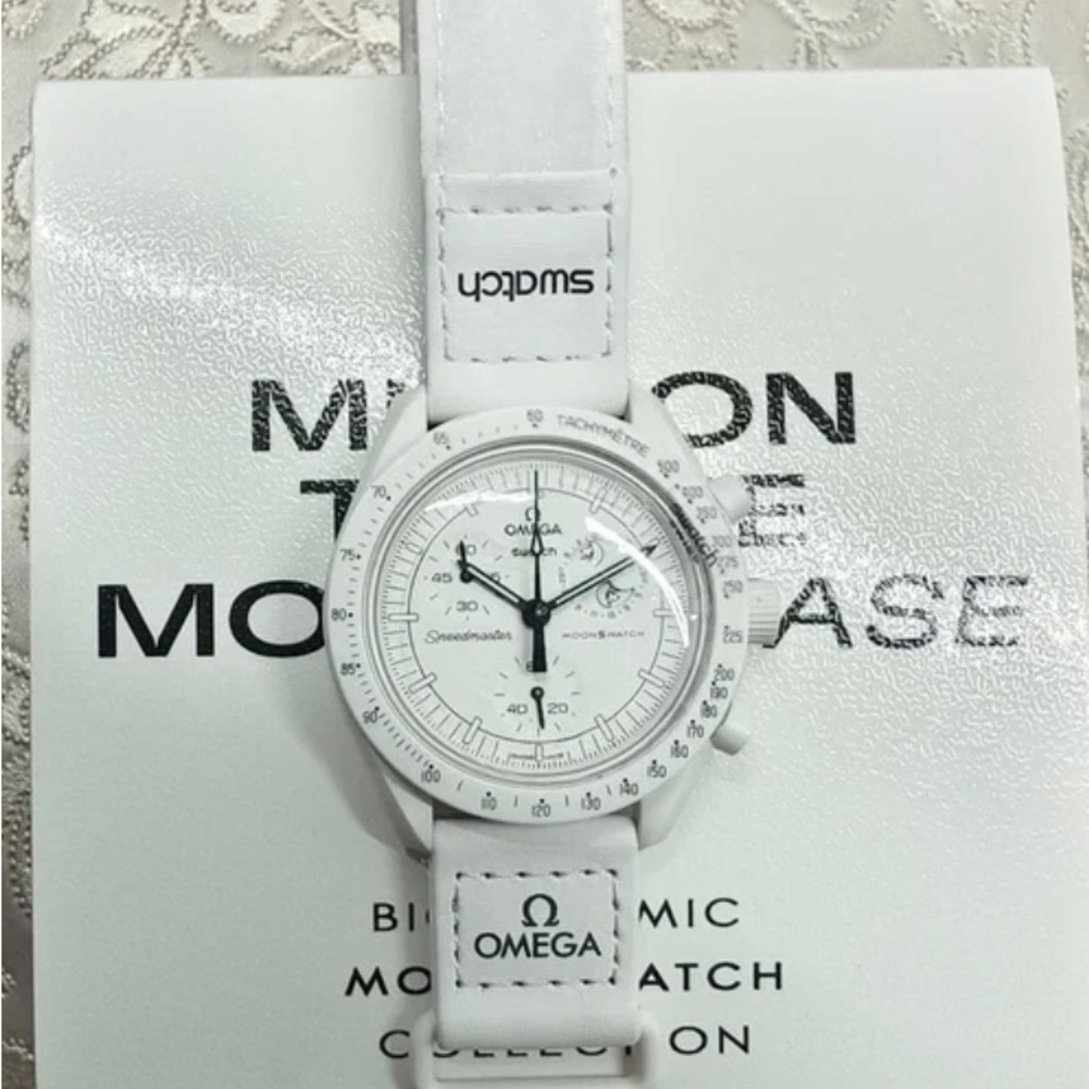 Omega x Swatch Moonswatch Mission to the Moonphase Full Moon White Snoopy - Picture 2 of 4